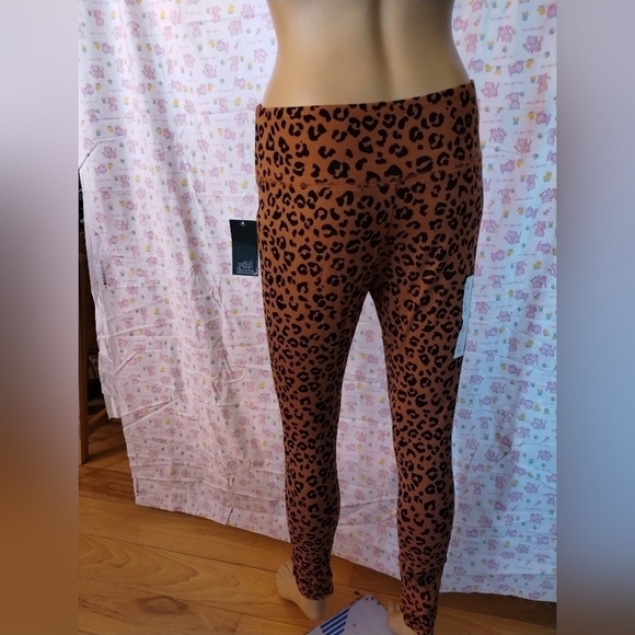 NWT wild fable women's Animal print size medium leggings - Picture 2 of 4